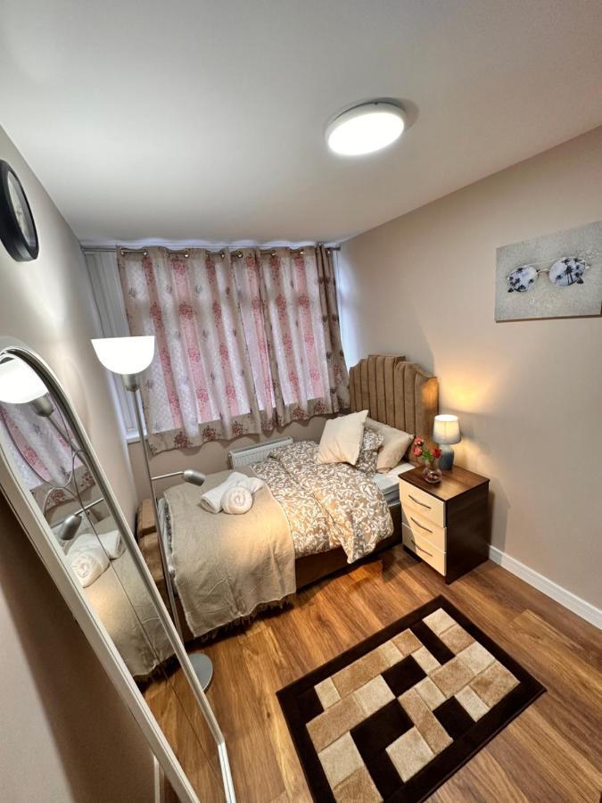 לונדון Canary Wharf Single Double And En-Suite Rooms מראה חיצוני תמונה