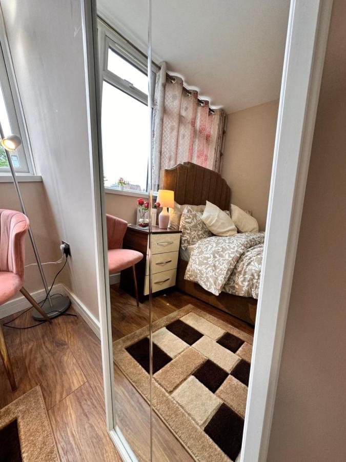 לונדון Canary Wharf Single Double And En-Suite Rooms מראה חיצוני תמונה