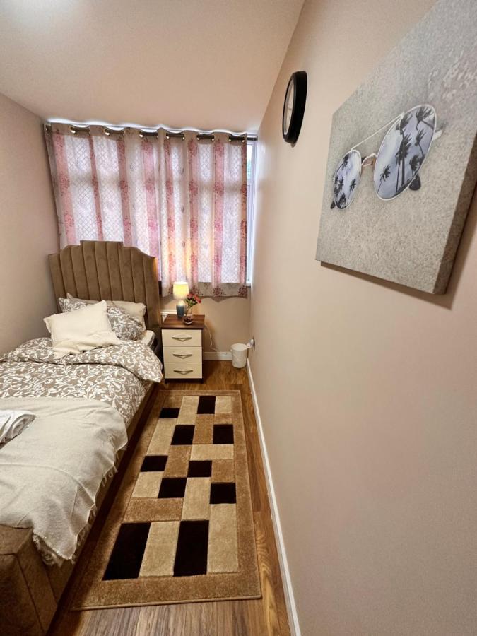 לונדון Canary Wharf Single Double And En-Suite Rooms מראה חיצוני תמונה