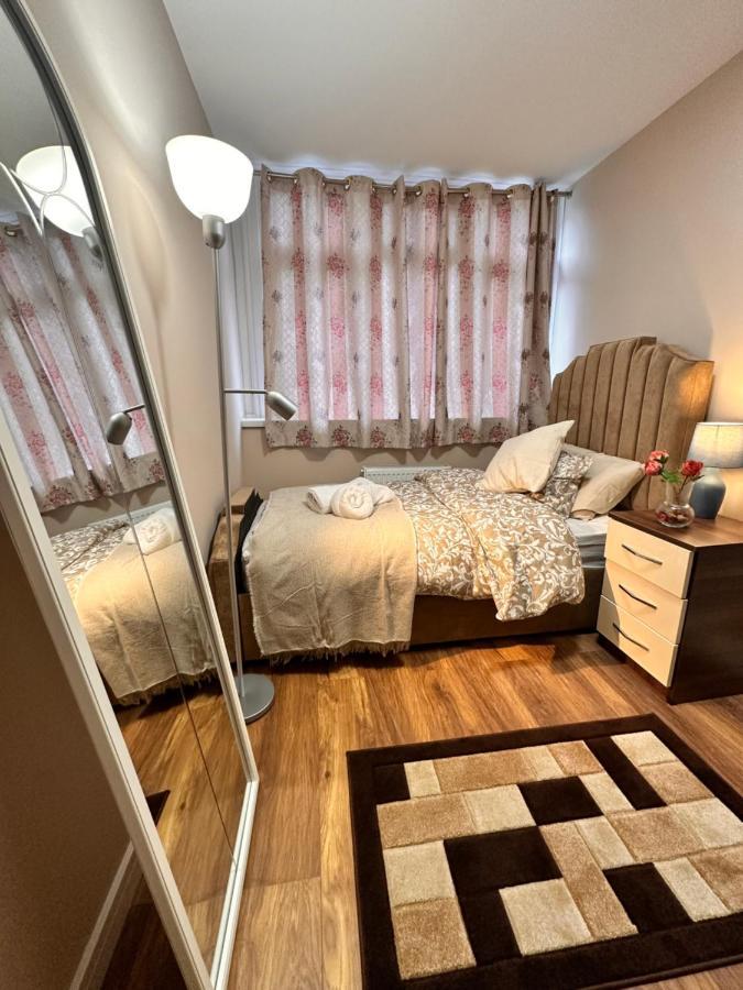 לונדון Canary Wharf Single Double And En-Suite Rooms מראה חיצוני תמונה